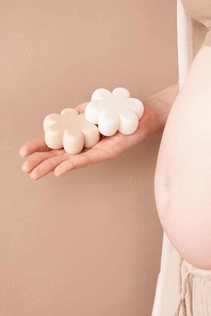 Dermatological cleansing bar - Sweet almond fragrance