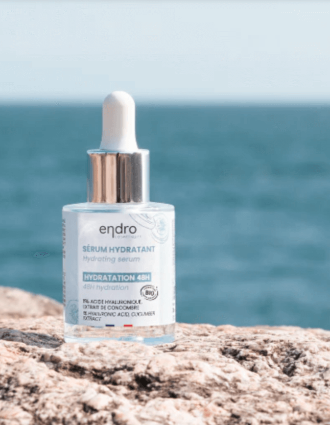 Hydrating serum for dry skin, featuring natural moisturisers, part of a clean beauty French skincare routine.