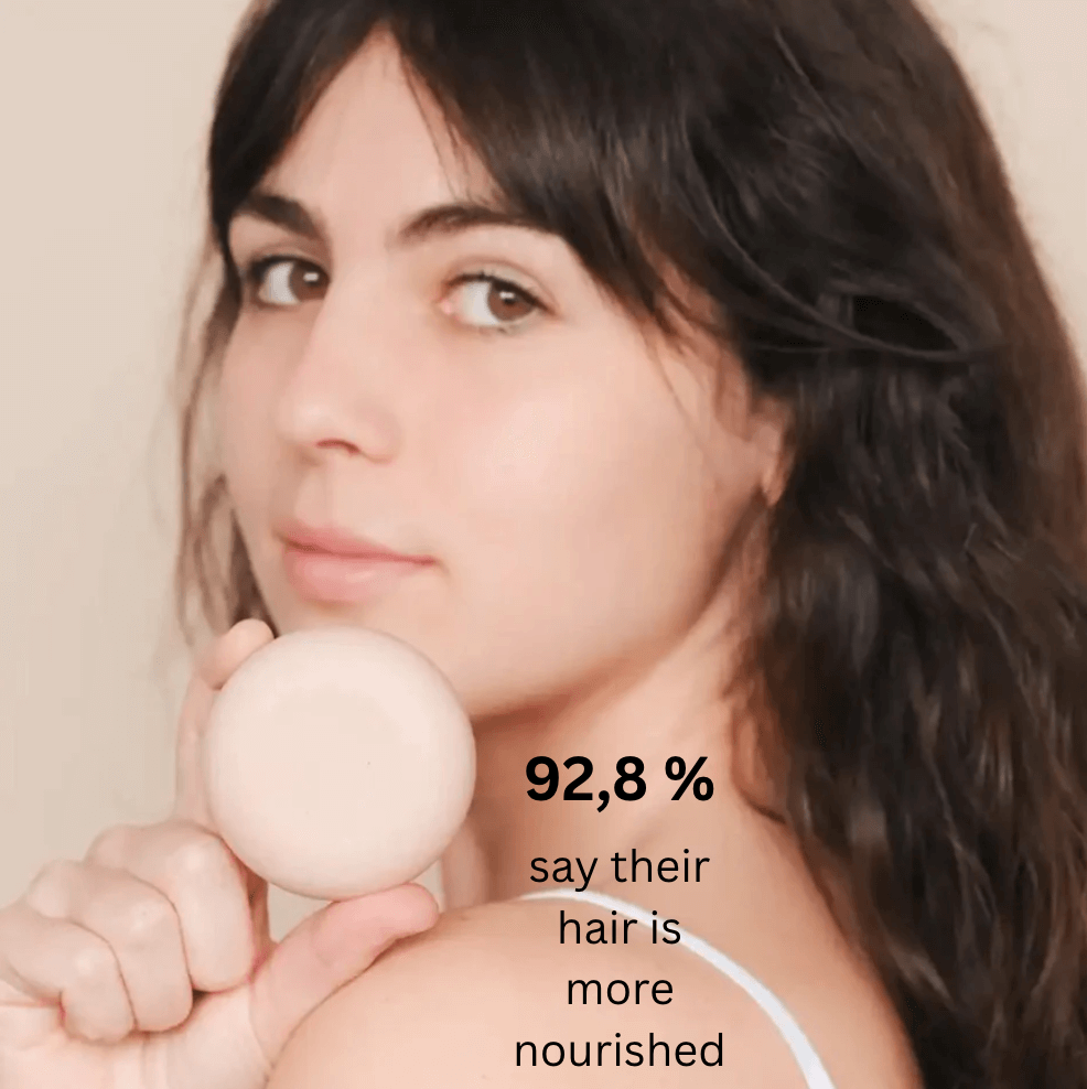 Solid shampoo for dry hair, featuring nourishing care and natural ingredients for enhanced hydration and softness.