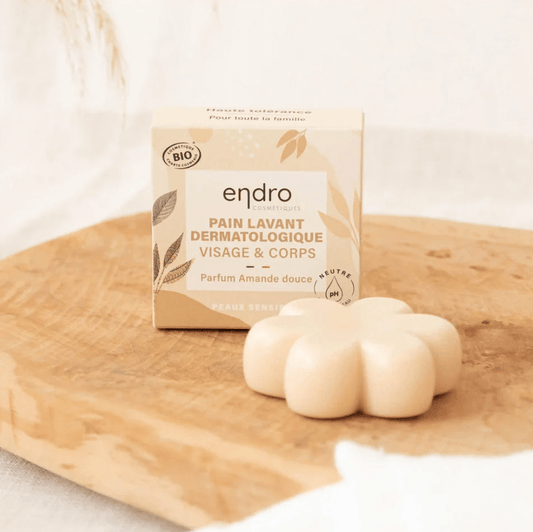 Dermatological cleansing bar - Sweet almond fragrance